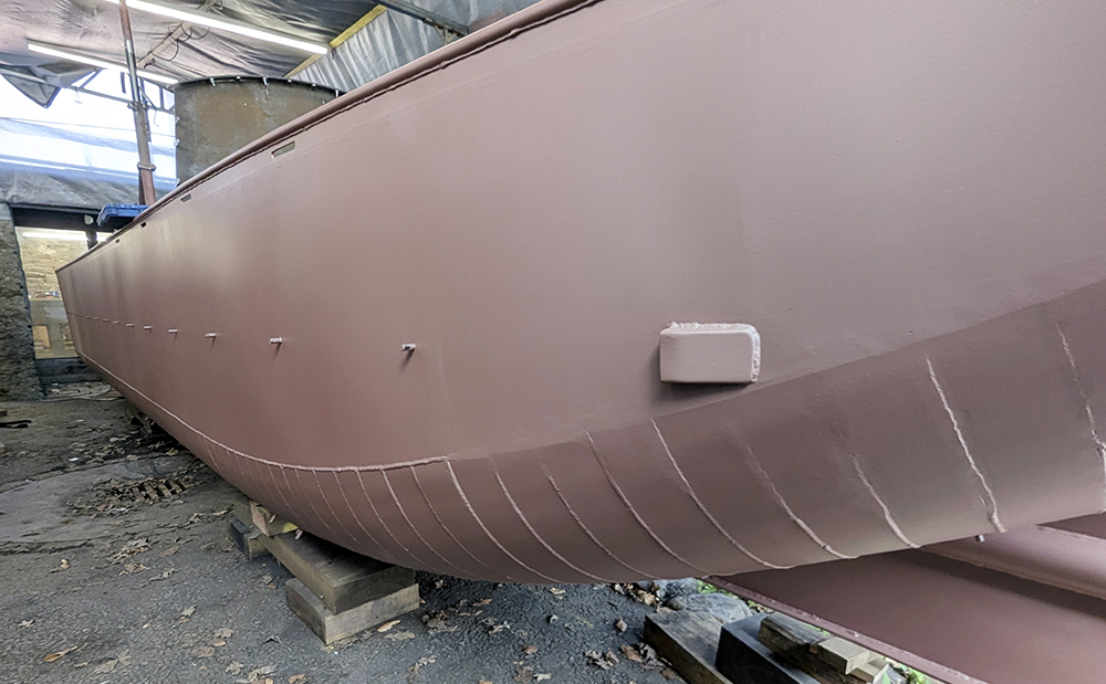 Although flat-bottomed, Dragon Fly has a rounded bilge to allow it to moor closer to the bank in shallow sections. 