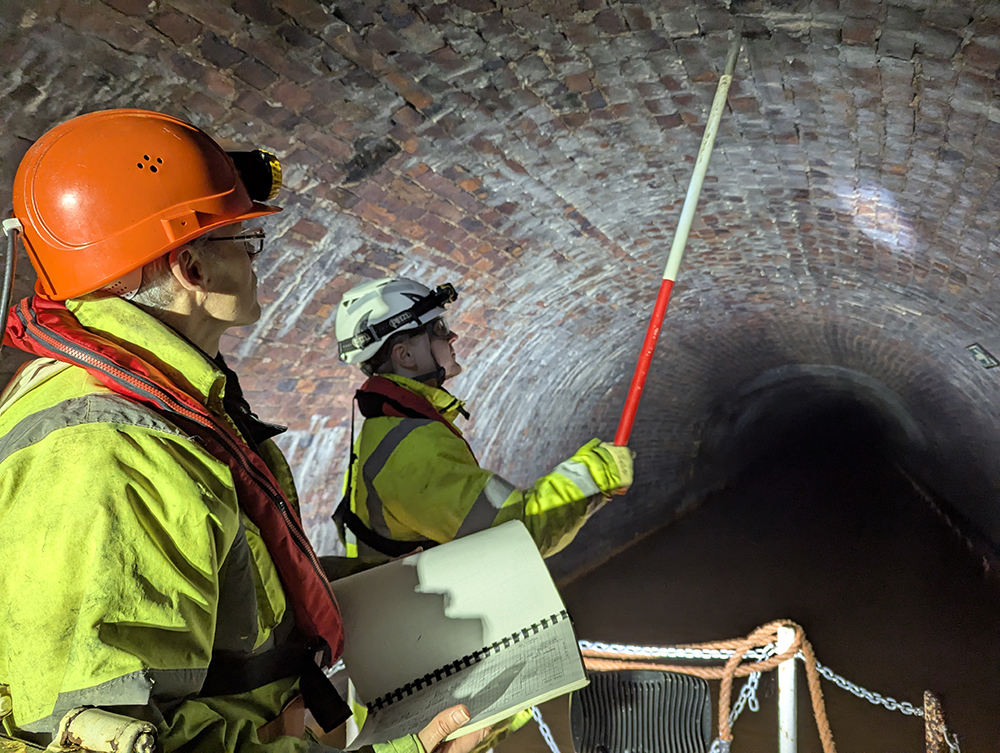 /editorial_images/page_images/featured_images/cuttings/tunnel_inspections/Harecastle-prodding.jpg