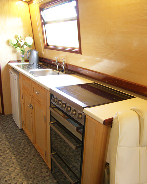 Costsa-a-simple-linear-galley-provides-all-that-is-needed,-with-cheaper-free-standing-appliances.jpg